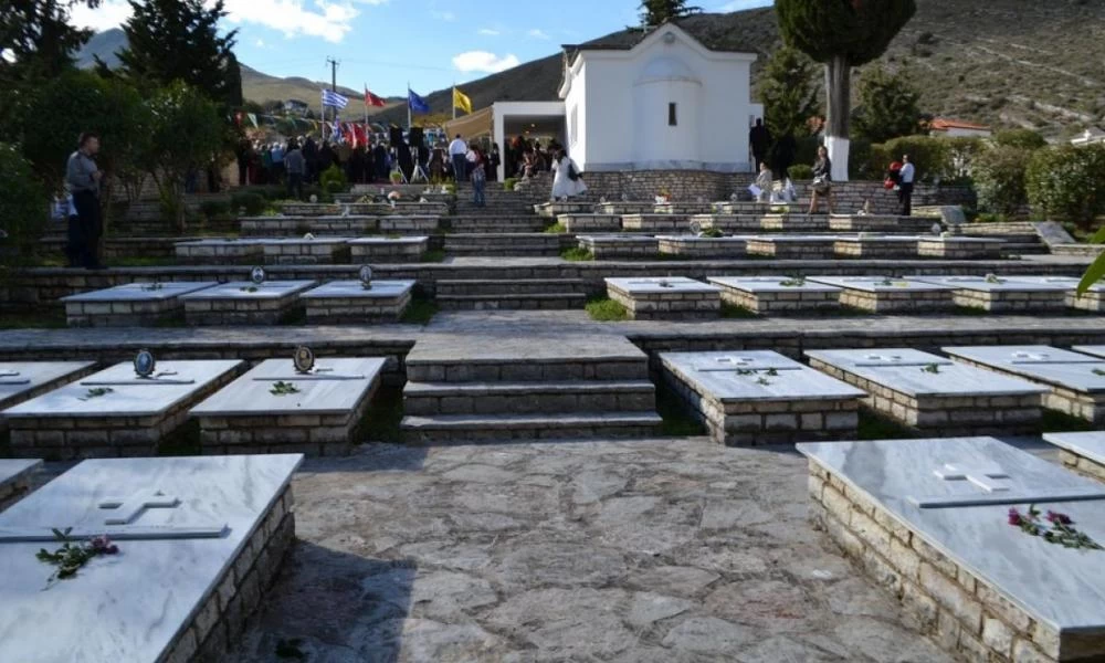 Αλβανία- Δρόπολη: Διέρρηξαν ταφικό μνημείο και πήραν τα οστά τριών Ελλήνων στρατιωτών